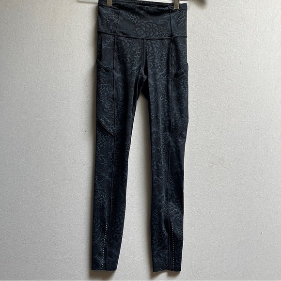 Lululemon Athletica Fast & Free Floral Paisley Patterned Leggings Sz 2 - Picture 2 of 15